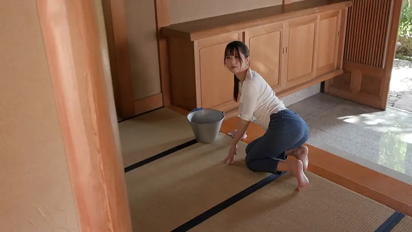  豪邸に暮らす義父の秘密を知った若妻は……  (741M919-G05)-4
