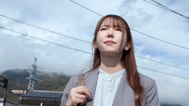 ある旅館の土地買収に訪れた美熟女の不動産…  (h_1724a110g00003)-1