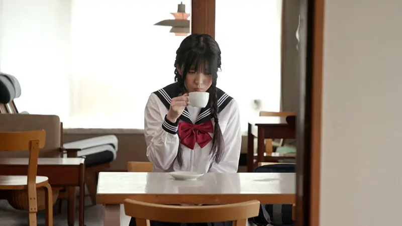 黒髪お下げの年端もいかぬ娘がカフェのマス…  (h_1724a146g00001)-1