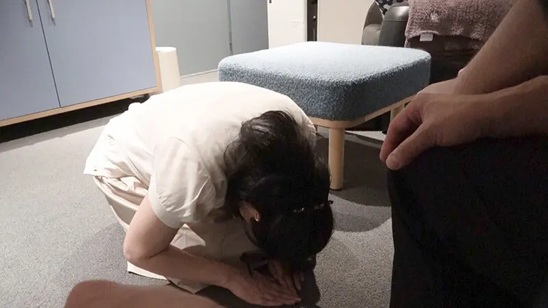 夫に内緒で輪●サークルに応募してきた清楚…  (h_1783tkfc00110)-4