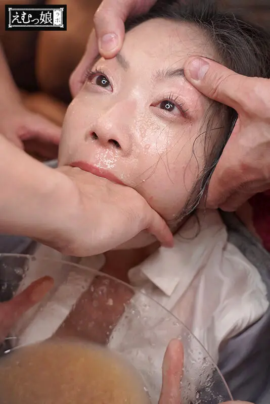 「飲む→吐く→溜める」最狂イラマ極リサイ… 二葉エマ (mism00449)-2